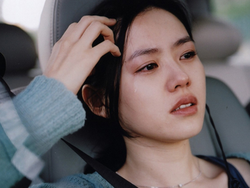 Nhờ con gái 4 tuổi, vợ chết lặng phát hiện clip nóng của chồng và hàng xóm-2