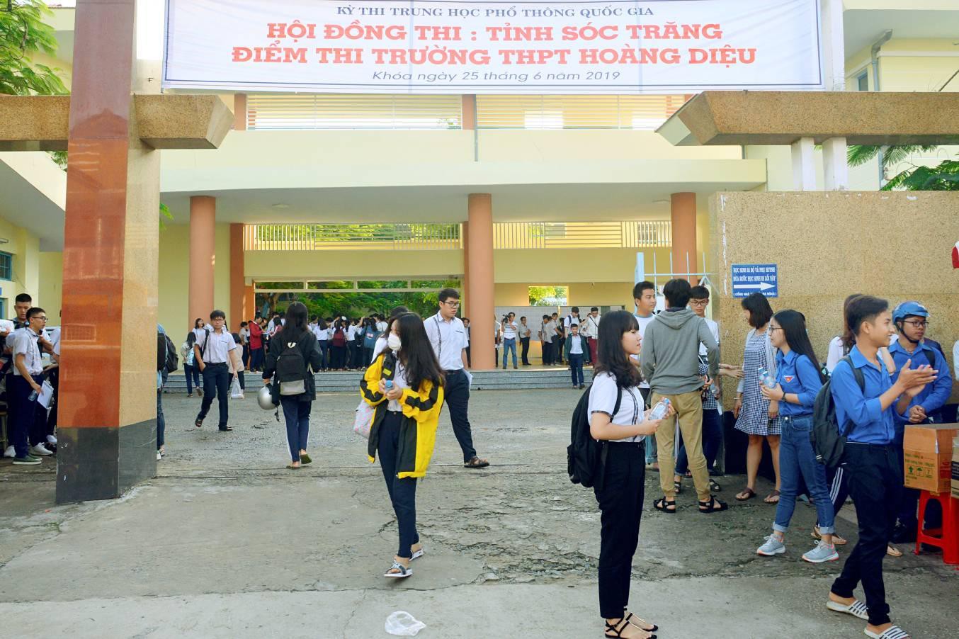 Xôn xao nghi vấn trường hạ điểm chuẩn để con lãnh đạo ở Sóc Trăng đậu vào lớp 10-1