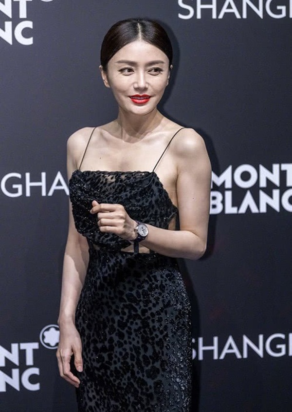 1 năm sau Diên Hi Công Lược, netizen choáng với ảnh da nhăn nheo, lão hoá không phanh của Tần Lam - Ngô Cẩn Ngôn-3