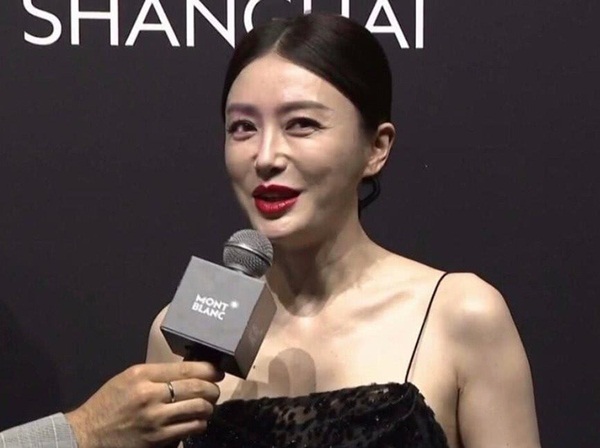 1 năm sau Diên Hi Công Lược, netizen choáng với ảnh da nhăn nheo, lão hoá không phanh của Tần Lam - Ngô Cẩn Ngôn-6