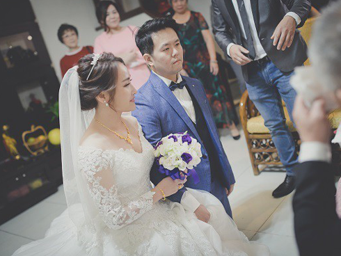 Giữa đám cưới bị đồng nghiệp mỉa là 