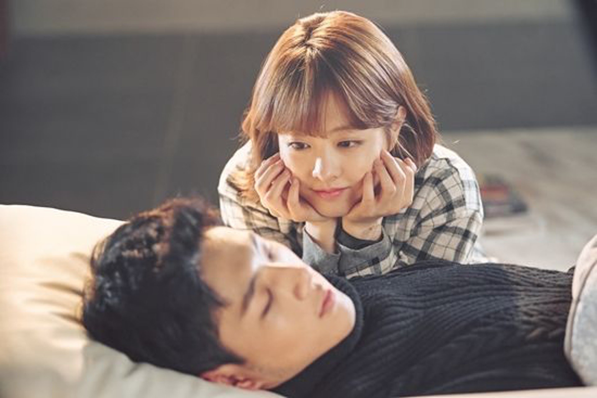 Được mẹ bạn trai tặng quà ngay lần đầu tiên về chơi, em lo đến phát ốm khi mở ra xem-1