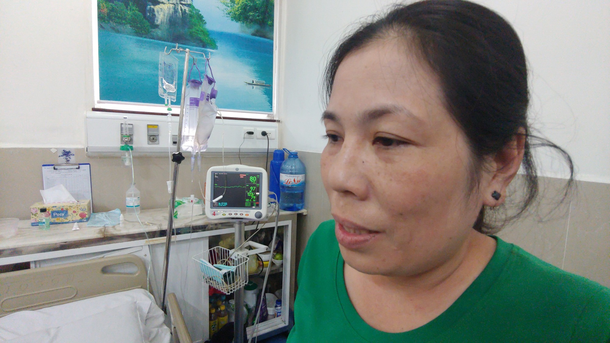 Con trai bị tai nạn dập não, bố chỉ nói câu đang bận rồi cúp máy, người mẹ nghèo bật khóc giữa bệnh viện-12