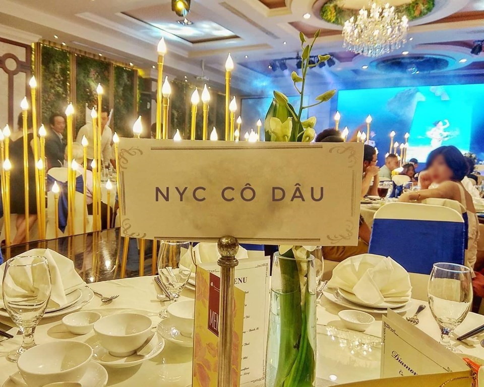 Bức ảnh gây xôn xao MXH: Không phải cô dâu chú rể, đây mới là chi tiết gây chú ý nhất đám cưới-2