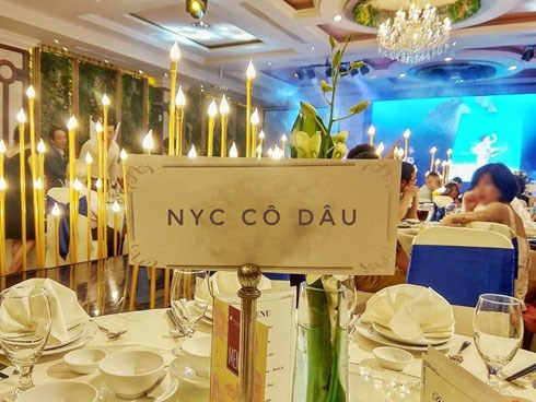 Bức ảnh gây xôn xao MXH: Không phải cô dâu chú rể, đây mới là chi tiết gây chú ý nhất đám cưới