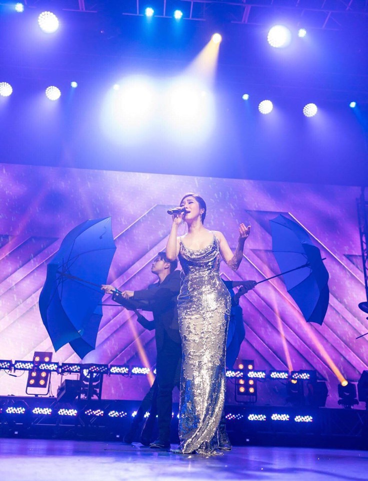 Vừa sang Mỹ hai tháng, Hương Tràm khiến dân tình hốt hoảng khi thông báo đã sinh con gái và sự thật được hé lộ-5