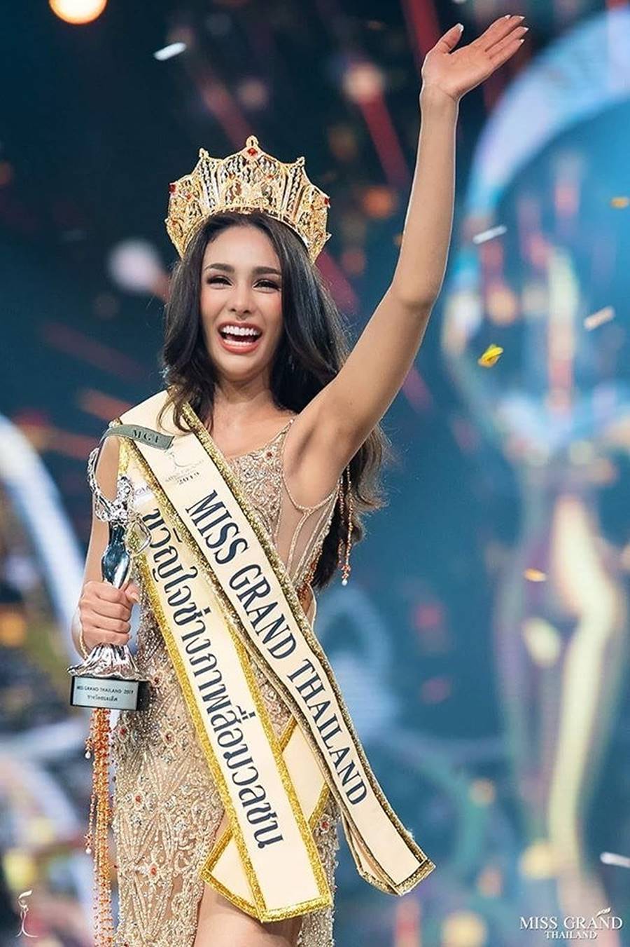 Body nóng bỏng của tân hoa hậu đang bị tẩy chay dữ dội ở Thái Lan-1