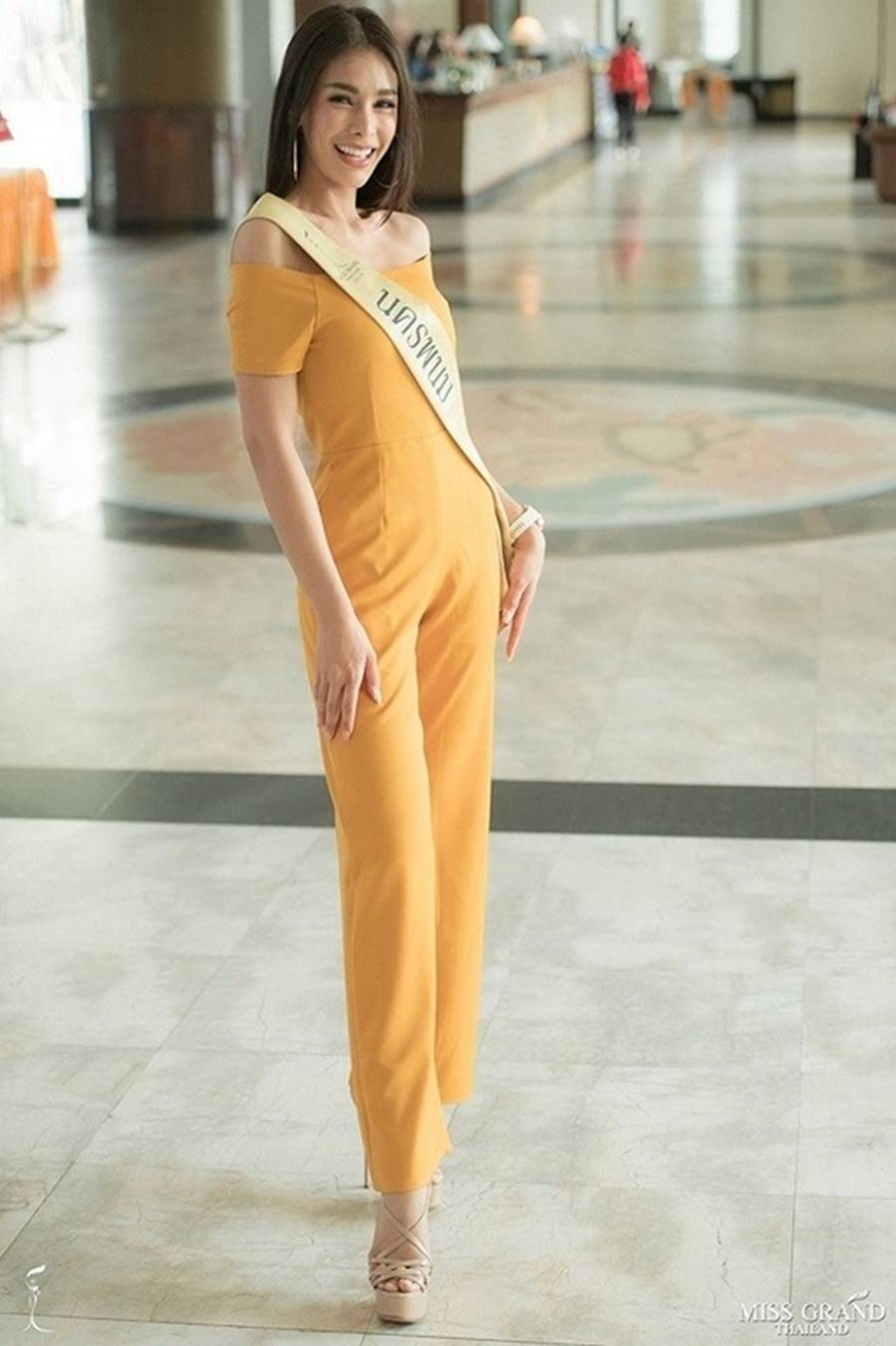 Body nóng bỏng của tân hoa hậu đang bị tẩy chay dữ dội ở Thái Lan-10