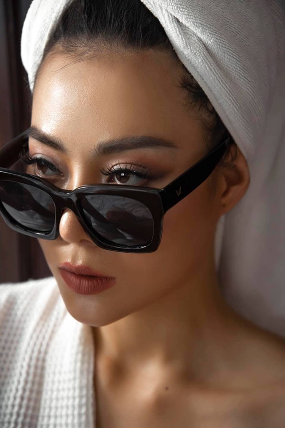 Thanh Hương ngày càng sexy, khoe đường cong nóng bỏng trên giường-9