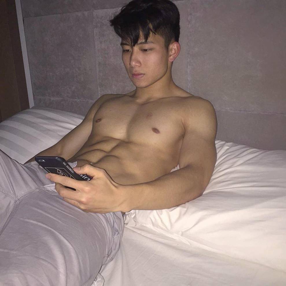 Nam du học sinh Việt tại Trung Quốc đốn tim cả con trai lẫn con gái vì body 6 múi siêu sexy, gương mặt cực điển trai-7