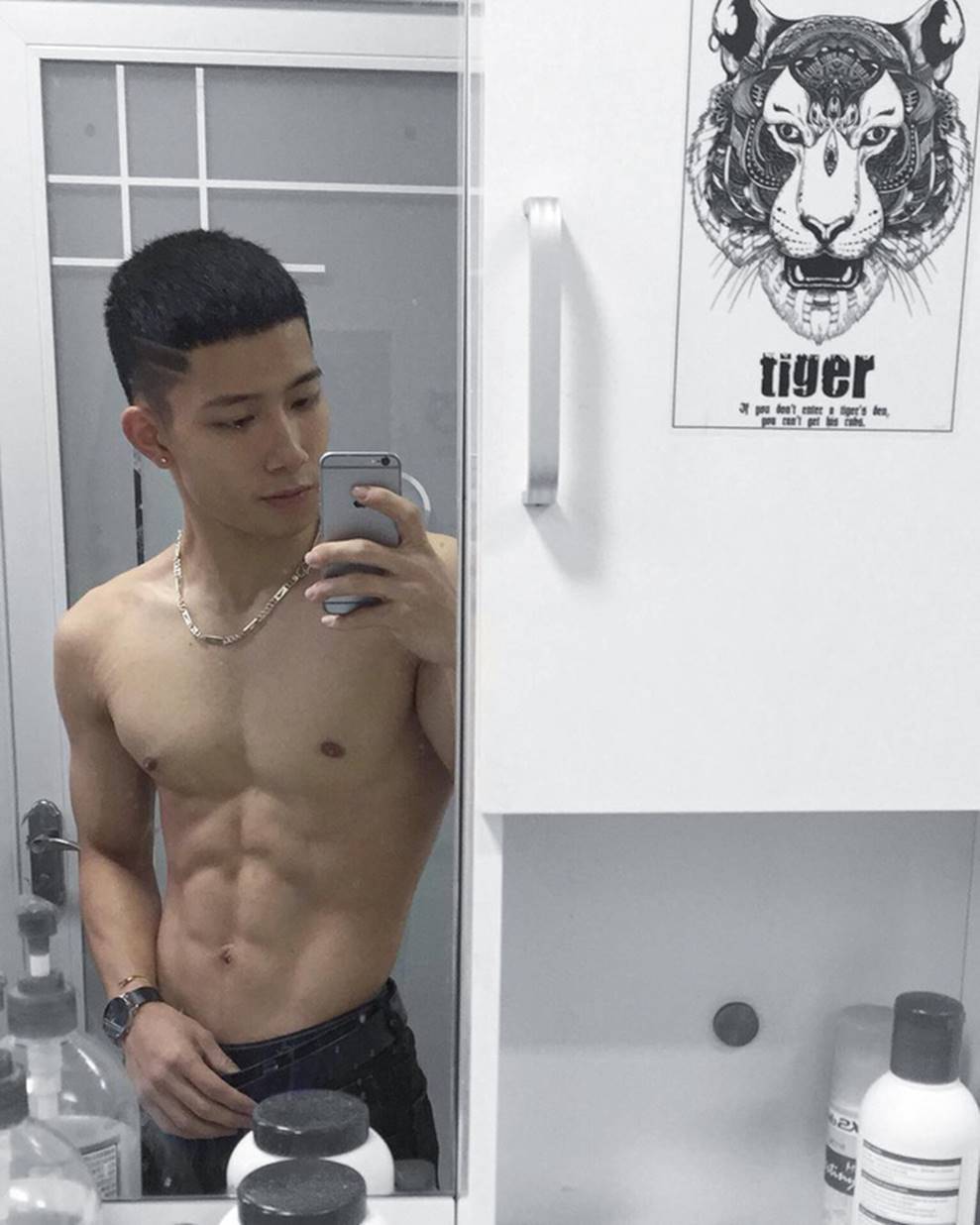 Nam du học sinh Việt tại Trung Quốc đốn tim cả con trai lẫn con gái vì body 6 múi siêu sexy, gương mặt cực điển trai-9