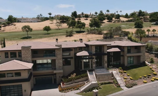 Biệt thự triệu đô ở Mỹ không kém khách sạn của vợ chồng Đan Trường-1