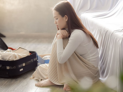 Đêm tân hôn vừa nhìn thấy ngực chồng, vợ òa khóc ôm gối bỏ chạy-3