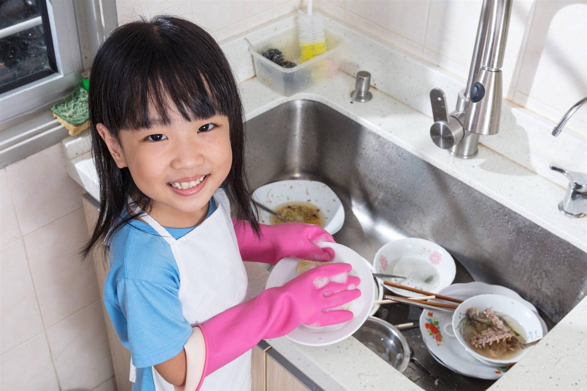 Đem vàng đem bạc cho con chẳng bằng dạy chúng tự chăm lo khi cha mẹ đau ốm và câu chuyện về sự chiều chuộng khiến bao phụ huynh đau đáu-2