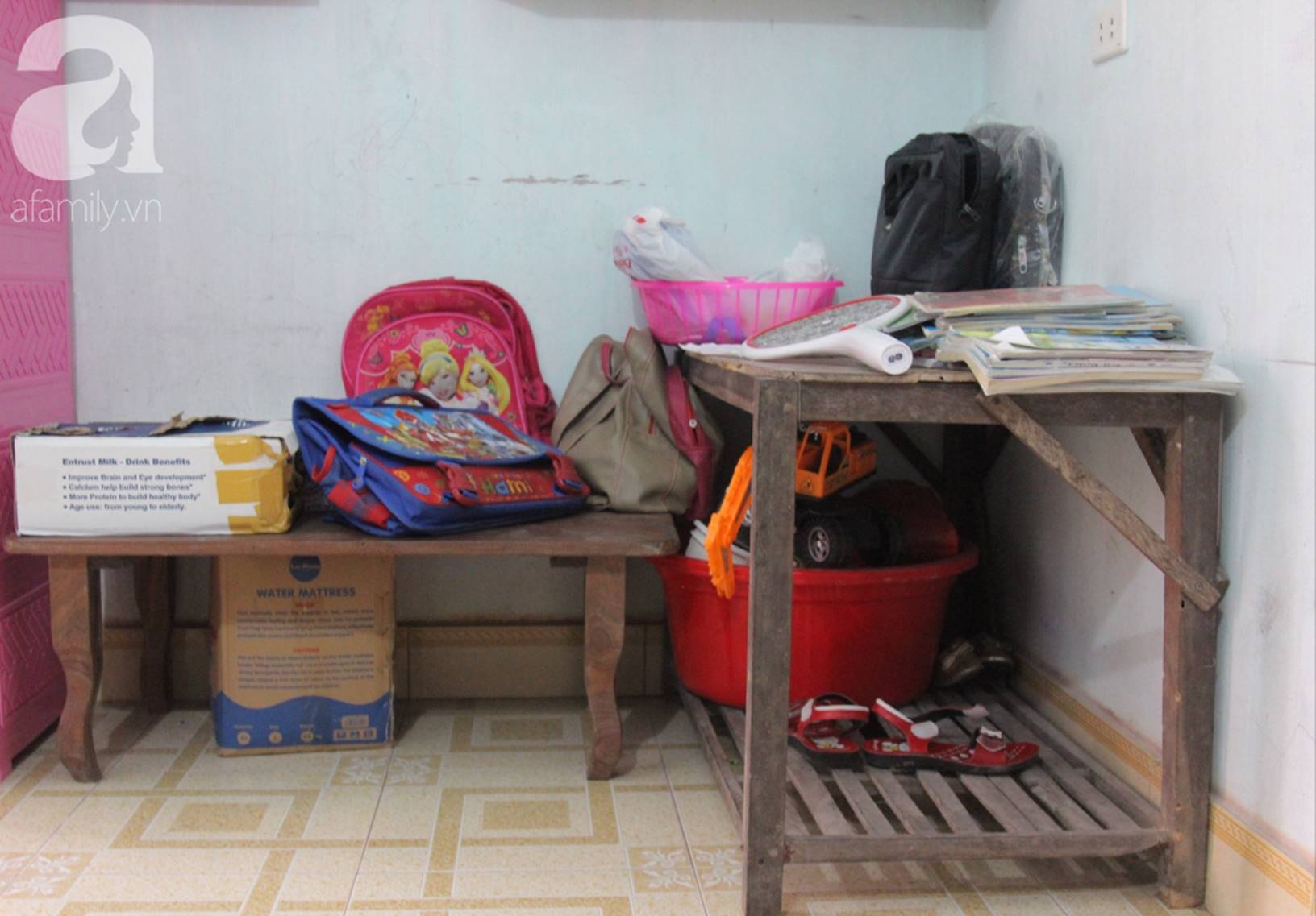 Vợ mất vì ung thư, ông bố trẻ gà trống một mình chạy vạy lo cơm ngày 3 bữa cho 5 đứa con thơ dại-14