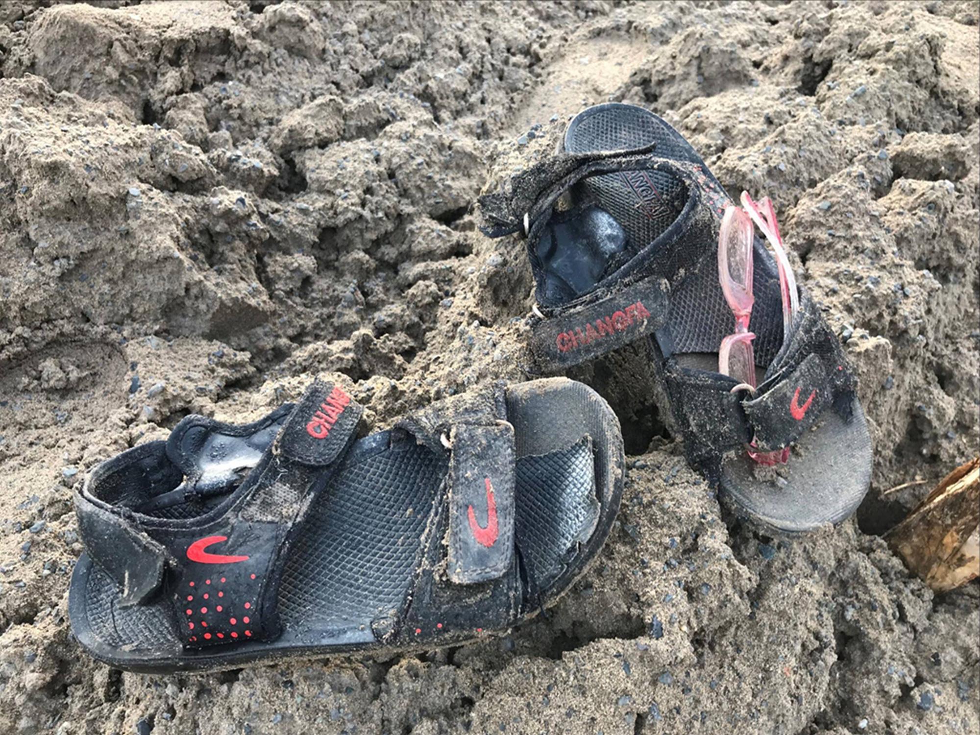 Vụ bé trai tử vong do điện giật: Đôi giày mới và nước mắt người mẹ-1