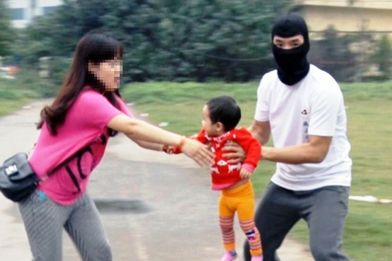 Công an xác minh thông tin bé gái 5 tuổi bị dì ruột bắt cóc, mang bán 70 triệu đồng-1