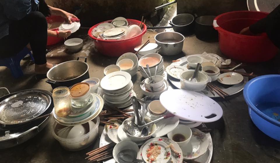 Lần đầu về ra mắt đã bị bắt rửa 10 mâm bát, cô nàng ứng xử nhanh gọn khiến dân tình vỗ tay ầm ầm-2