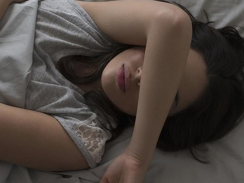 Những thói quen khi ngủ nhiều người đang làm gây hại cho sức khỏe-5