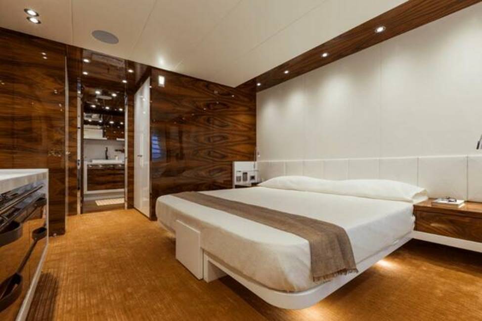 Vẻ đẹp sang chảnh và xa hoa của siêu du thuyền hàng đầu thế giới của vua Kungfu-10