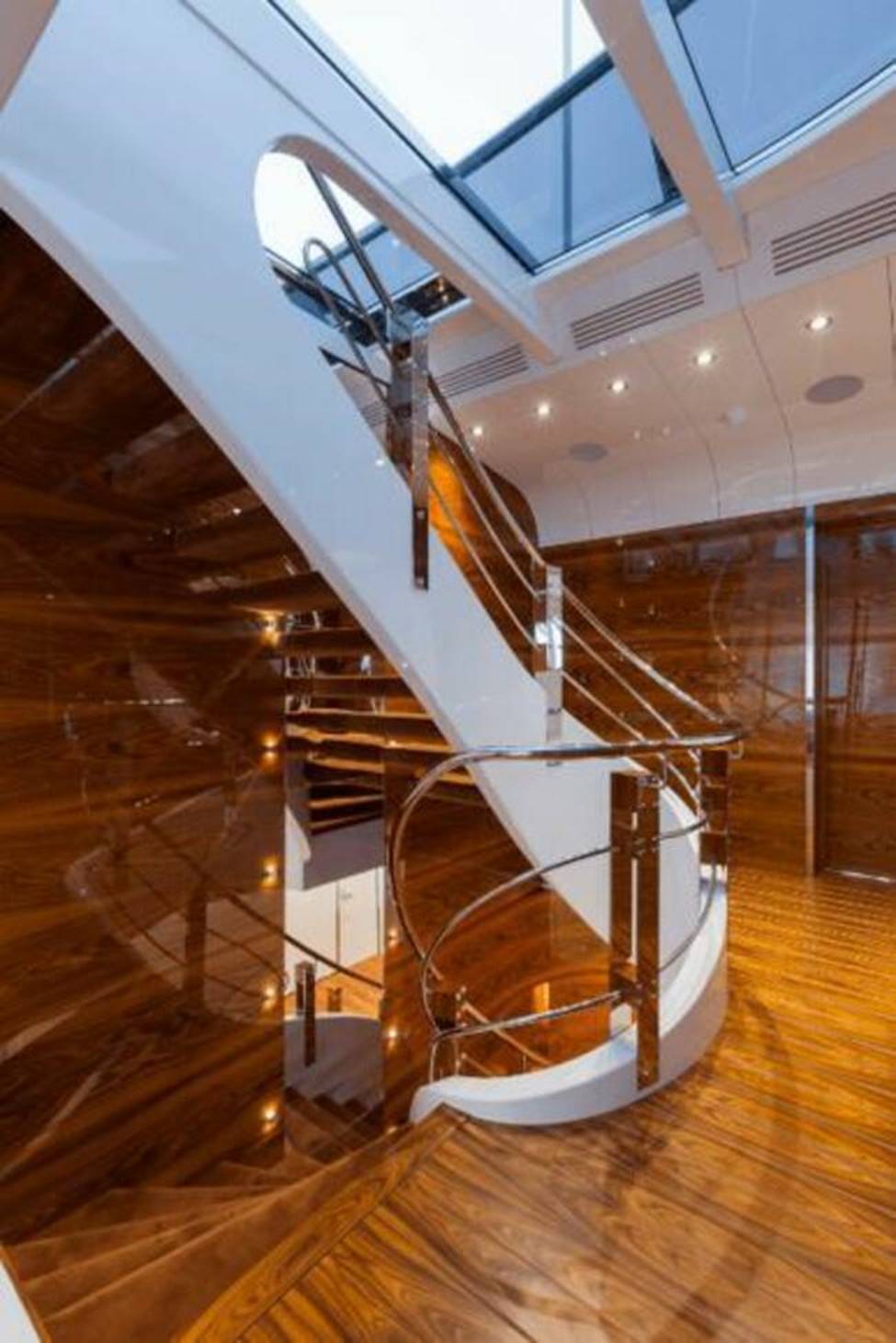 Vẻ đẹp sang chảnh và xa hoa của siêu du thuyền hàng đầu thế giới của vua Kungfu-8