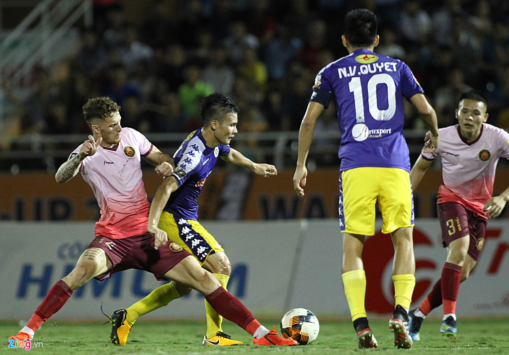 Quang Hải ăn mừng khó hiểu sau khi được tung vào sân bất đắc dĩ-2