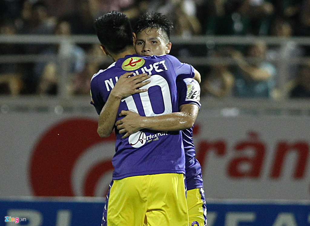 Quang Hải ăn mừng khó hiểu sau khi được tung vào sân bất đắc dĩ-3