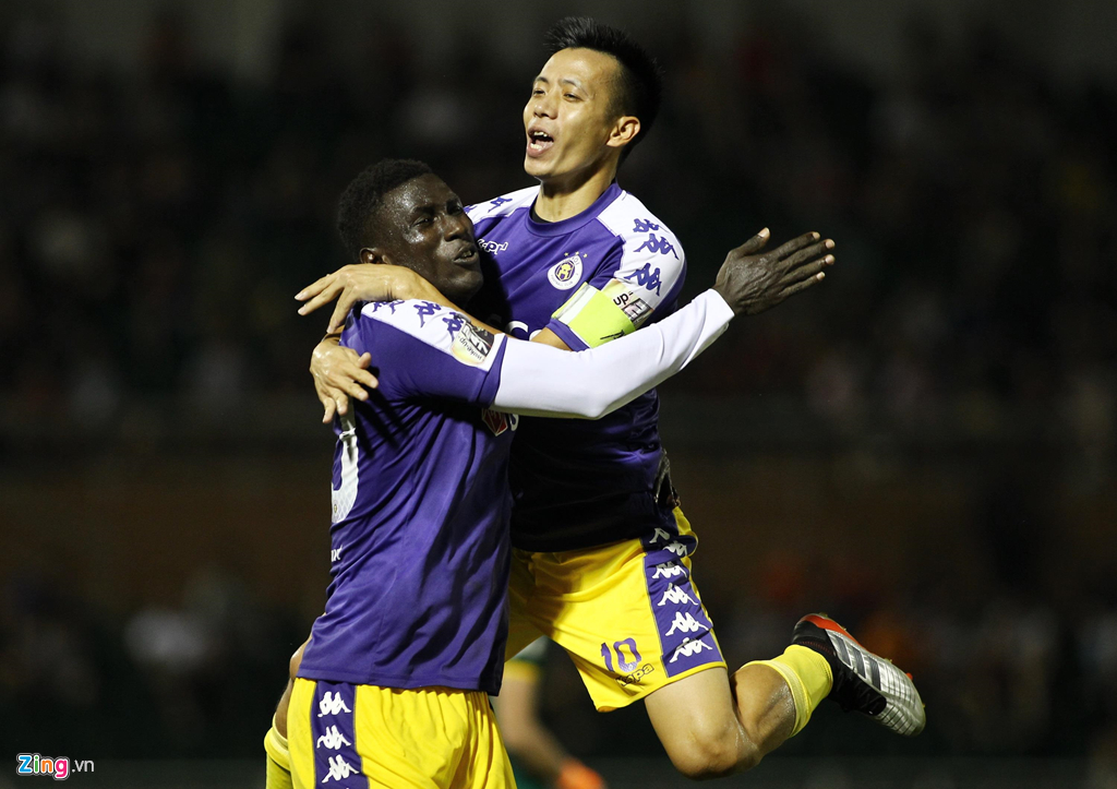 Quang Hải ăn mừng khó hiểu sau khi được tung vào sân bất đắc dĩ-7