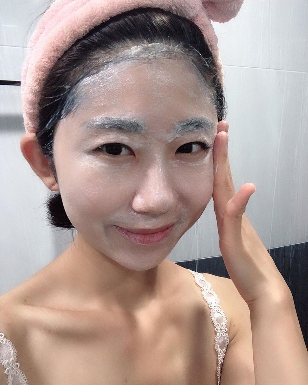 Trào lưu trả lại thuở sơ khai cho làn da bằng cách từ bỏ sữa rửa mặt, bác sĩ đưa ra dẫn chứng bất ngờ-1