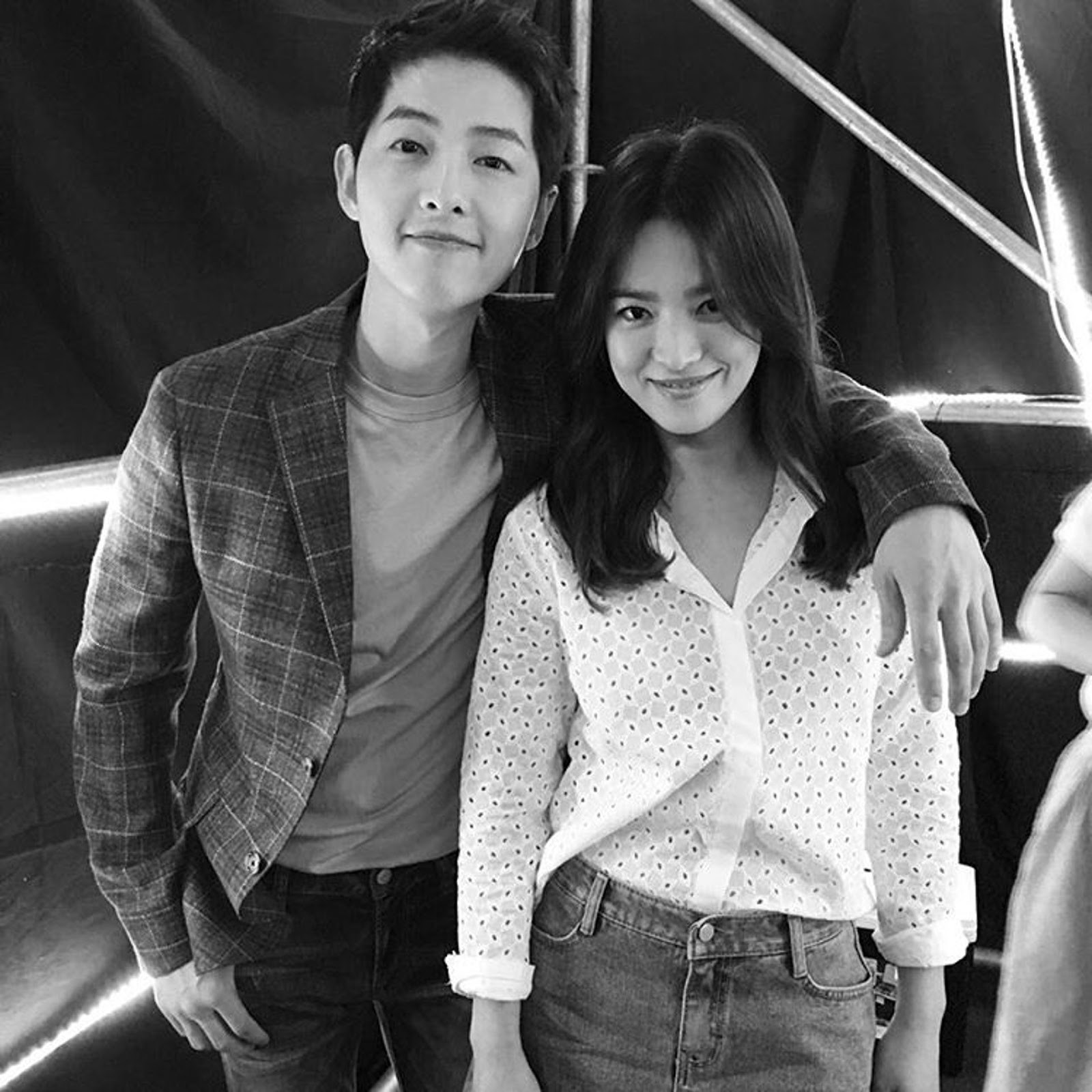 Chính thức ly dị, Song Hye Kyo đã có động thái đầu tiên: Khai tử ảnh cưới, toàn bộ dấu vết về chồng trên Instagram-9