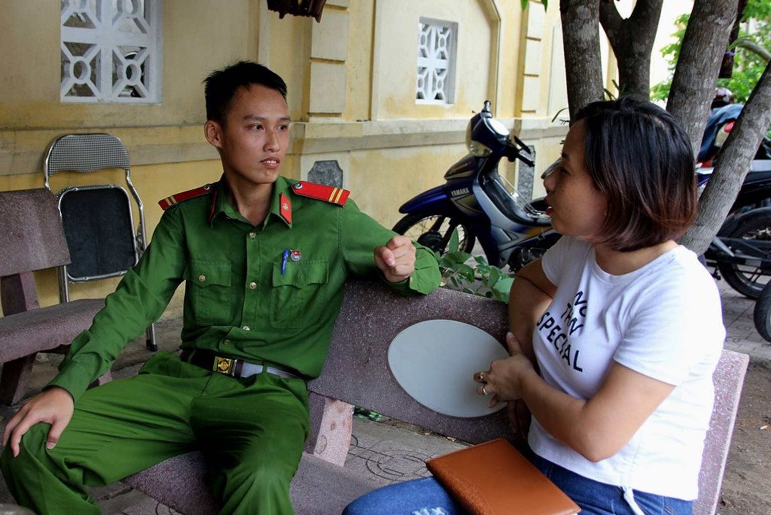 Nghị lực phi thường của chàng thủ khoa cả nước khối C03 từng thi trượt đại học-2