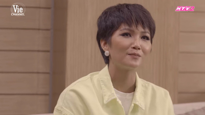 H’Hen Niê: Không bạn thân showbiz, khùng khùng, chia tay bạn trai vì khuyên bôi kem cho mặt trắng hơn-2