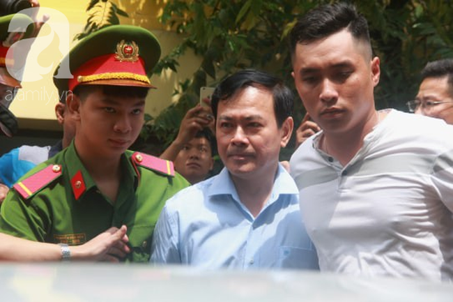 Bất ngờ với kết luận giám định hành vi sàm sỡ bé gái trong thang máy của ông Nguyễn Hữu Linh-2