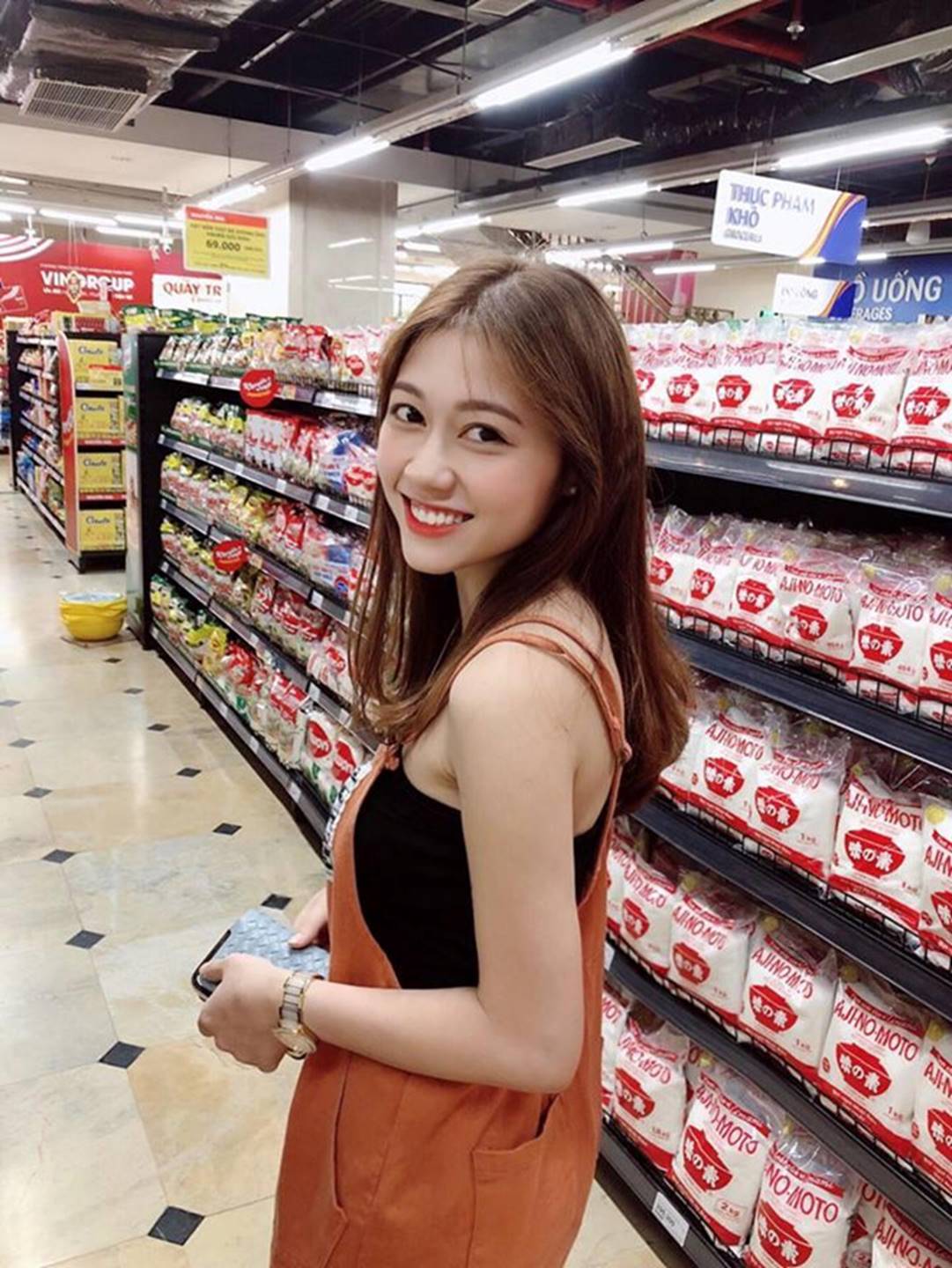 Nữ sinh trường kỹ thuật được gọi là động lực tới trường của hội anh em-10