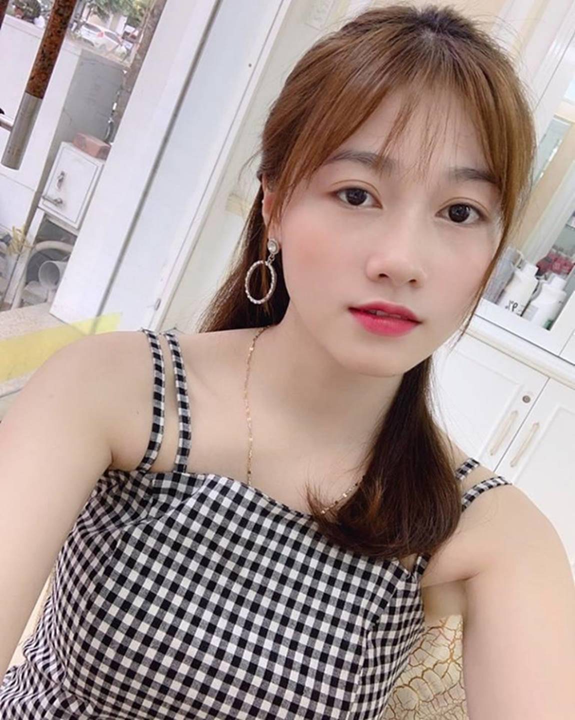 Nữ sinh trường kỹ thuật được gọi là động lực tới trường của hội anh em-8