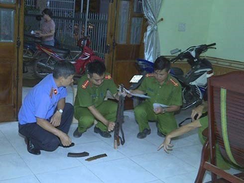 Lý lịch bất hảo của nghi can dùng súng AK bắn người tình rồi tự sát