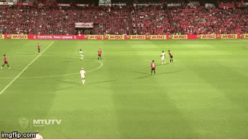 Cản phá như người nhện, ngăn xô xát trên sân, Lâm Tây tiếp tục được vinh danh tại Thai League-2