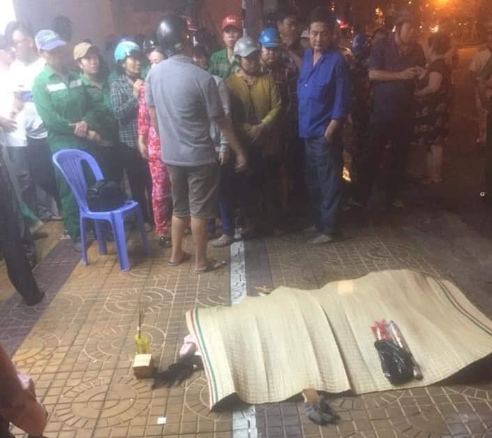 Tông chết nữ lao công đang quét rác, tài xế ô tô 7 chỗ phóng xe bỏ chạy-1