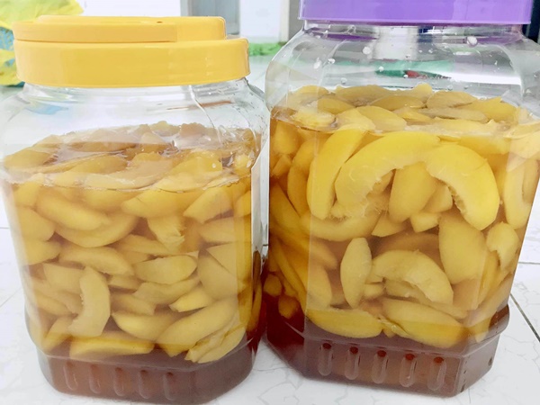 Bác sĩ cảnh báo nguy cơ có thể xảy ra đối với sức khỏe khi dùng trà đào nhà làm-2