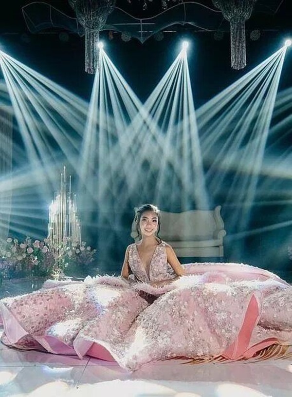 Choáng với tiệc sinh nhật xa xỉ gần 700 triệu của ái nữ nhà giàu, khách mời còn được tặng túi Louis Vuitton-6