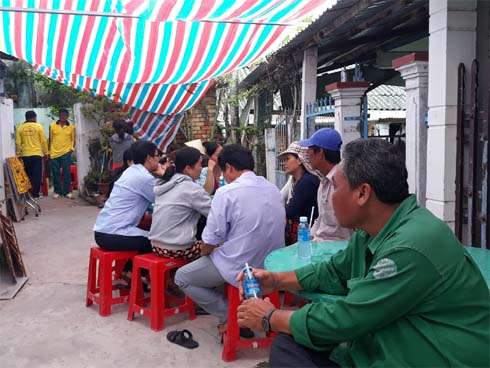 Taxi Vinasun vượt ẩu tông xe máy làm 2 bà cháu thiệt mạng-9