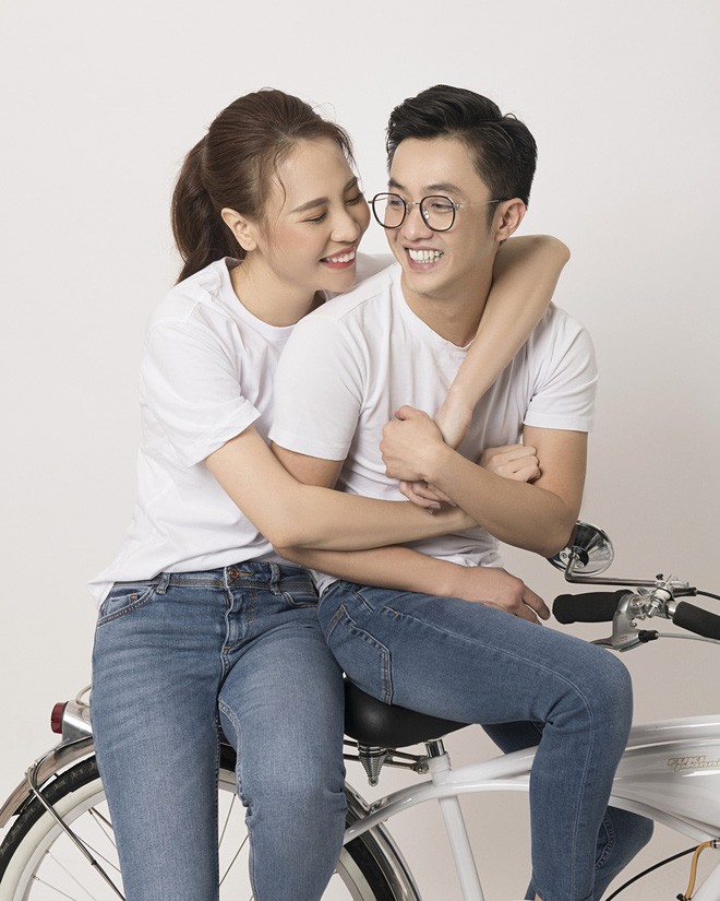 Cường Đôla hôn vợ say đắm trong loạt ảnh cưới mới, bé Subeo thân thiết nắm tay mẹ kế-10