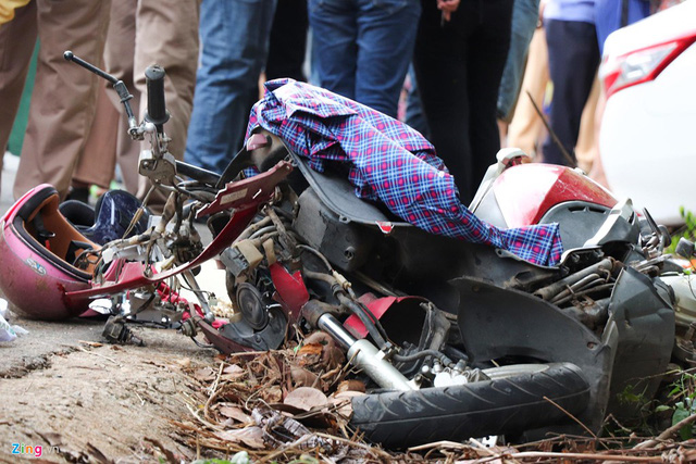 Taxi Vinasun vượt ẩu tông xe máy làm 2 bà cháu thiệt mạng-5