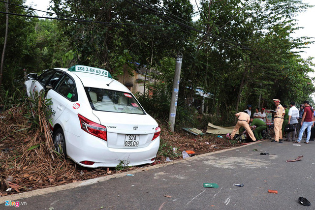 Taxi Vinasun vượt ẩu tông xe máy làm 2 bà cháu thiệt mạng-2