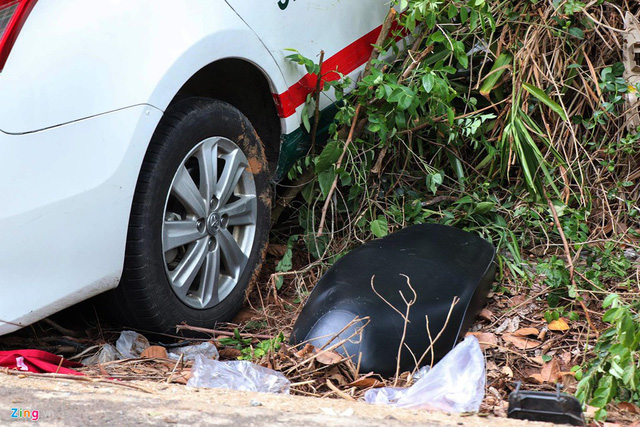 Taxi Vinasun vượt ẩu tông xe máy làm 2 bà cháu thiệt mạng-3