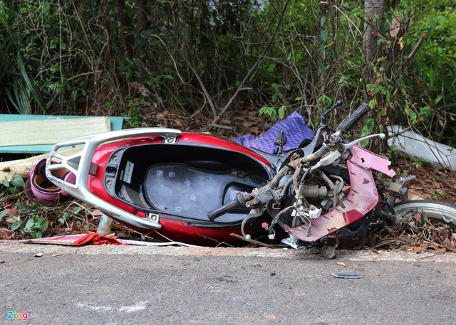Taxi Vinasun vượt ẩu tông xe máy làm 2 bà cháu thiệt mạng-4