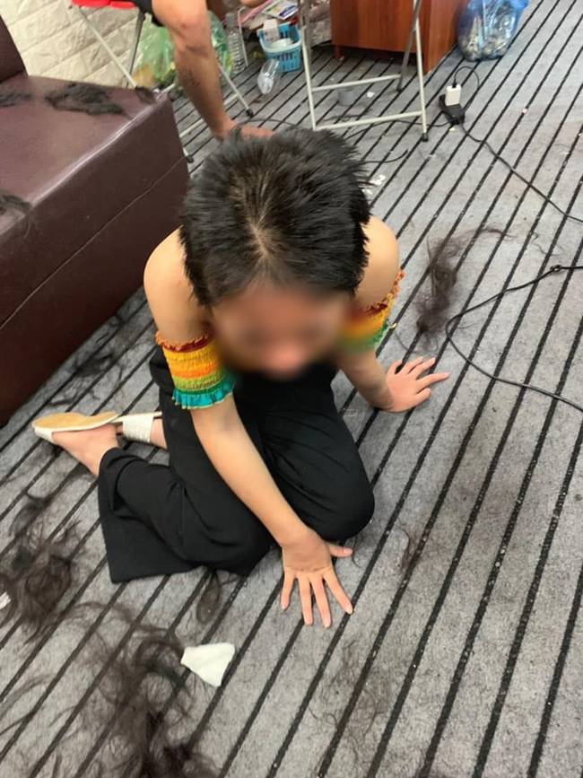 Xôn xao hình ảnh thiếu nữ 15 tuổi bị đánh ghen dã man, cắt trụi tóc do ngoại tình với chồng sếp-3
