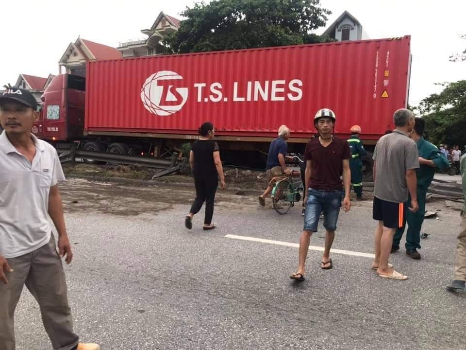 Hiện trường vụ tai nạn 5 người bị xe tải đè chết ở Hải Dương-4
