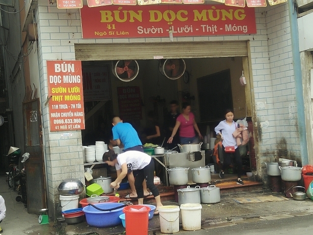 Im lặng mà ăn bún chửi: Tôi thông cảm với những thực khách này-1