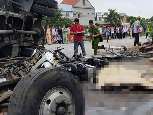 Danh tính các nạn nhân tử vong do ô tô tải lật, đè trúng khi đang đứng chờ sang đường ở Hải Dương-10